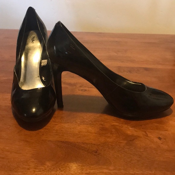 Black heels - Picture 2 of 3